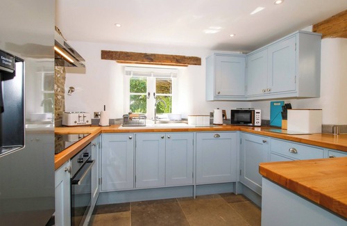 Clun Cottage | 10 BRIDGE STREET, pet friendly, character holiday cottage in Clun