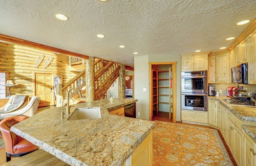 North Snyderville Basin House | 10 Mi to Deer Valley: Mtn-View Gem w/Game Room