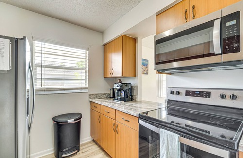Silver Springs Shores Cottage | 10 Mi to Dtwn Ocala: Dog-friendly Home w/Fire Pit