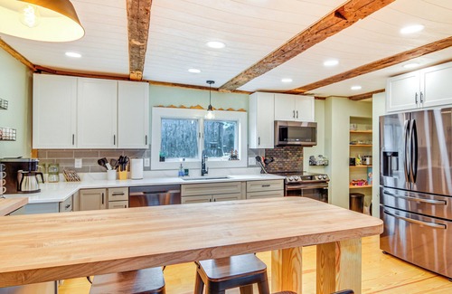 Rumford Point House | 10 Mi to Skiing: Historic Farmhouse in Maine!