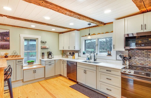 Rumford Point House | 10 Mi to Skiing: Historic Farmhouse in Maine!
