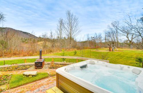 Rumford Point House | 10 Mi to Skiing Historic Farmhouse in Maine!
