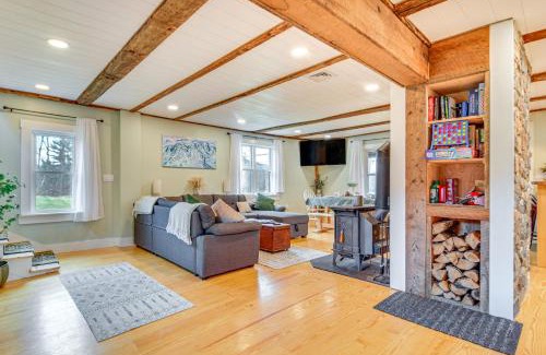 Rumford Point House | 10 Mi to Skiing Historic Farmhouse in Maine!