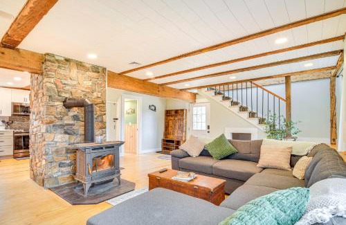 Rumford Point House | 10 Mi to Skiing Historic Farmhouse in Maine!
