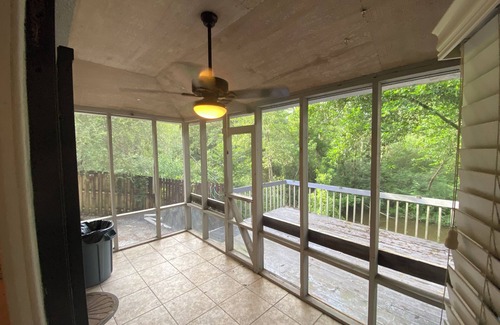 Florida Panhandle House | 10 miles to beachn3 story townhouse nCreek and deck in backyardnWasher/Dryer