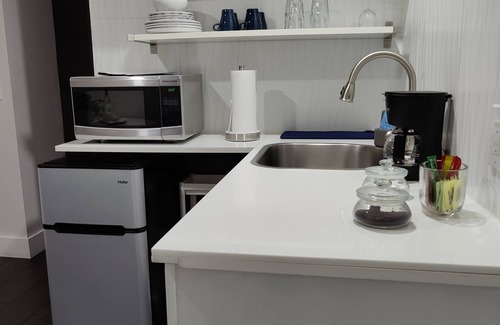 West Little Havana Apartment | 10 Min Brickell & Miami Beach/Parking/Wi-Fi/Grill