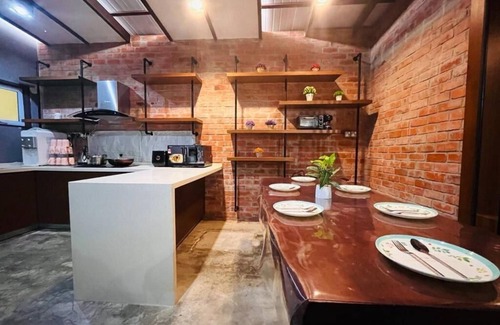 Tanjung Tokong Villa | 10 Mins From Tanjung Bungah Beach