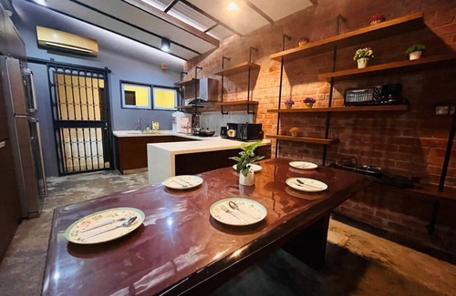 Tanjung Tokong Villa | 10 Mins From Tanjung Bungah Beach