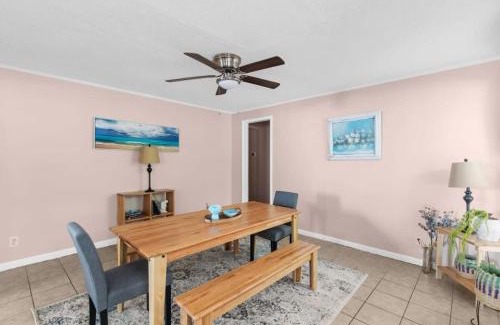 Shannon House | 10 Mins to Legion Field Stadium- Blushing Bungalow