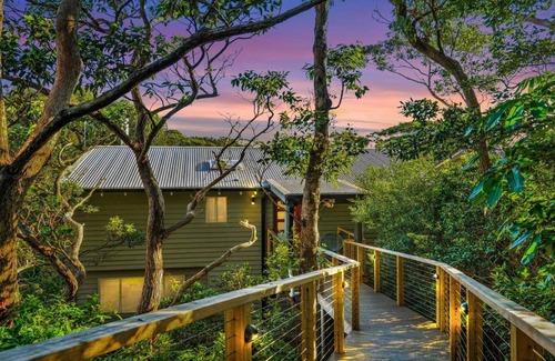 Copacabana House | 10 minute walk to Copacabana Beach, shops and cafes