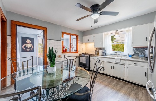 Forestview Apartment | 10 Minutes from Midway Airport Cozy Cottage Home