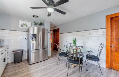 Forestview Apartment | 10 Minutes from Midway Airport Cozy Cottage Home