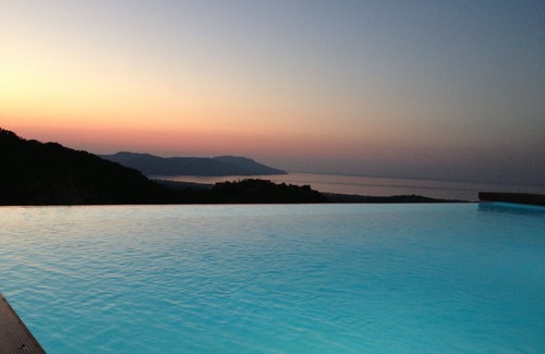 Filaki Villa | 10 minutes from the beach.superb sea-view villa.private infinity pool.Jacuzzi. BBQ