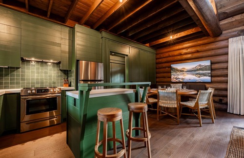 Jasper Cabin | 10-person Chalet 5 minutes from Jasper town