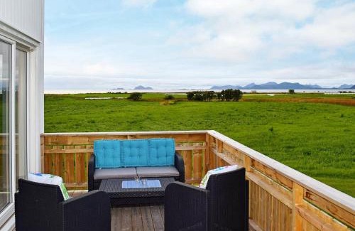 Austvagoy House | 10 person holiday home in Laukvik