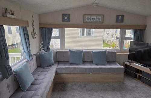 Rhyl Resort | 10 The Poplars, Lyons Robin Hood, Rhyl, Pet Friendly