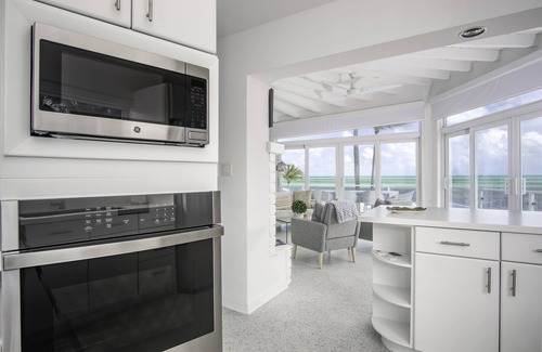 Islamorada House | 100' Beach,3 acres,Pool,Bikes,Kayaks,EV charger