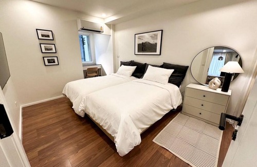 Bangkok Central Business District Apartment | 100 m² Apartment ∙ 3 bedrooms ∙ 8 guests