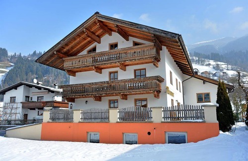Stumm Apartment | 100 m² Apartment ∙ 3 bedrooms ∙ 7 guests