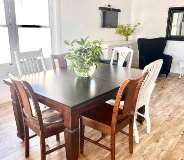 Tumut Bed & Breakfast | 100 m² Bed and breakfast ∙ 3 bedrooms ∙ 7 guests
