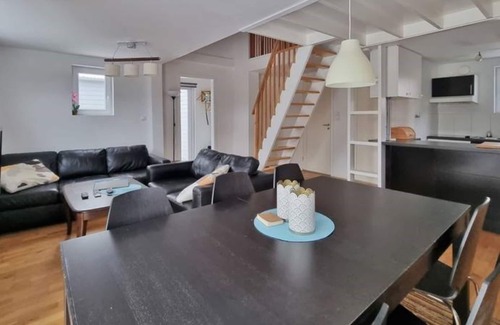 Filipstad House | 100 meters from the beach, boats, fish, sauna, outdoor swimming pool, 8 people