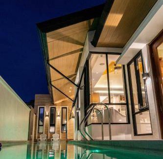 Morong House | 1000 m² House ∙ 3 bedrooms ∙ 20 guests