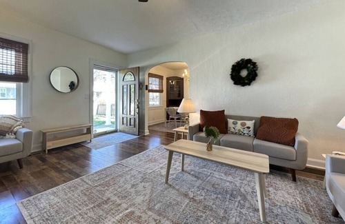 Huntington House | 1051 Madison Ave · Stylish Downtown Home