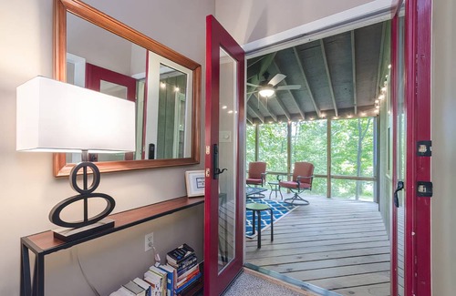 Berkeley Springs Cabin | 107 m² Cabin ∙ 2 bedrooms ∙ 4 guests