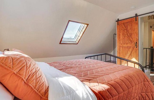 Summit - University House | 107 m² House ∙ 2 bedrooms ∙ 4 guests