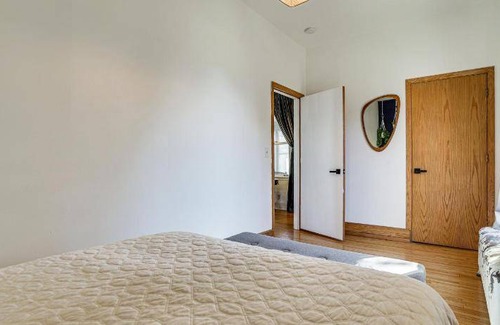 Summit - University House | 107 m² House ∙ 2 bedrooms ∙ 4 guests
