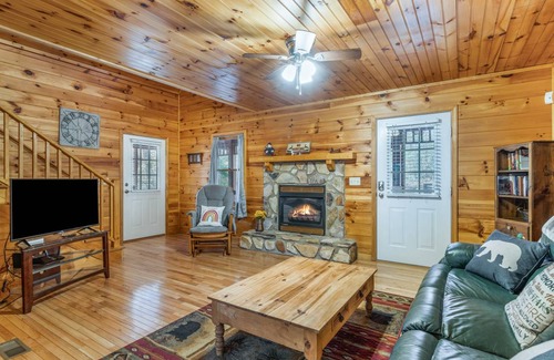 Ellijay Cabin | 109 m² Cabin ∙ 2 bedrooms ∙ 6 guests