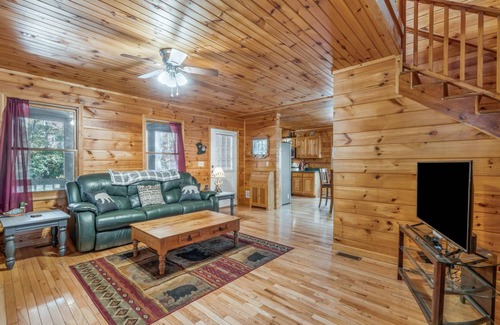 Ellijay Cabin | 109 m² Cabin ∙ 2 bedrooms ∙ 6 guests