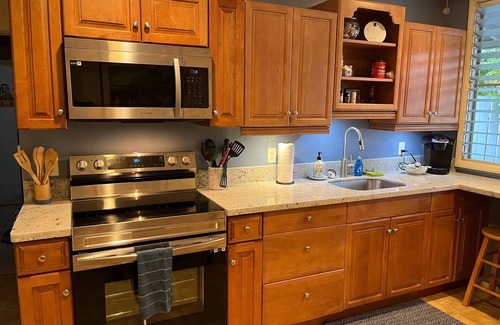 Kailua Cottage | 10min stroll to Kailua Beach -Split Aircon/wireless/kitchen/solar
