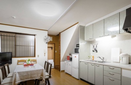 Sumiyoshi House | 10mins train to Namba, 4mins walk to stn, 2floor Japanese style whole house