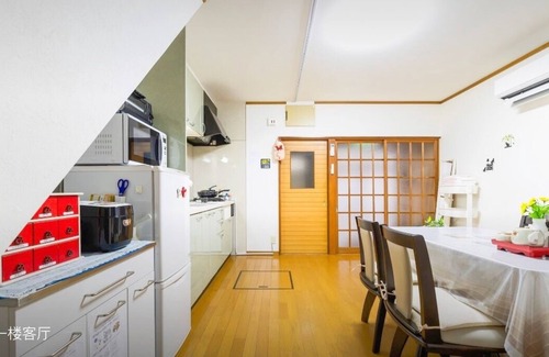 Sumiyoshi House | 10mins train to Namba, 4mins walk to stn, 2floor Japanese style whole house