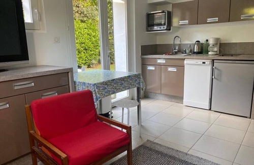 Cran-Gevrier Apartment | 10mn walk from the lake, quiet one-bedroom apartment, ground floor with garden.