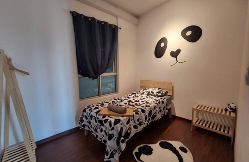 Shah Alam Apartment | 10pax Cinema Themehouse 3B2R with pool sauna atari games,wifi