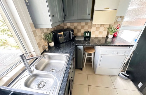 Brent House | 11 Guests - 6min Drive to the Wembley Stadium