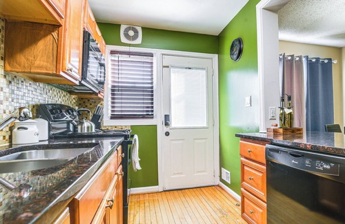 Middle River House | 11 Mi to Downtown Baltimore: Middle River Townhome
