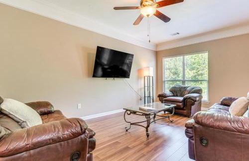 Little Rock House | 11 Mi to Dtwn Little Rock Home with Large Deck!