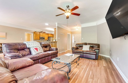 Little Rock House | 11 Mi to Dtwn Little Rock: Home w/Large Deck!