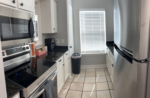 Broadmoor Apartment | 11 miles from LSU University, 70 miles New Orleans 60 miles Lafayette