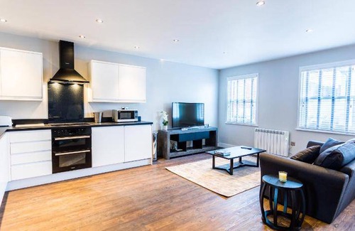 Swindon Apartment | 110 m² Apartment ∙ 2 bedrooms ∙ 6 guests