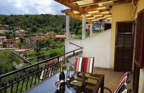 Splitska Apartment | 110 m² Apartment ∙ 2 bedrooms ∙ 5 guests