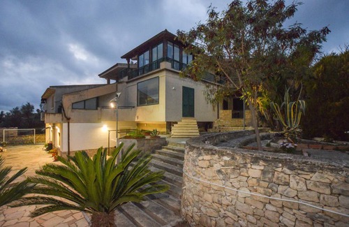 Comiso Apartment | 110 m² Apartment ∙ 3 bedrooms ∙ 8 guests