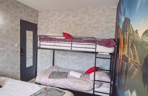 Epinal Apartment | 110 m² Apartment ∙ 5 bedrooms ∙ 14 guests