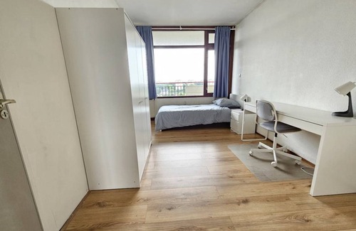 Municipality of Capelle aan den IJssel Resort | 110 m² Private room ∙ 1 bedroom ∙ 5 guests