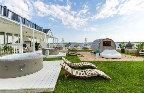 Aquebogue Hotel | 111 m² Hotel ∙ 2 guests