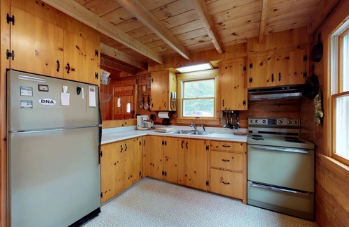 Beaver Cove Cabin | 112 m² Cabin ∙ 3 bedrooms ∙ 6 guests