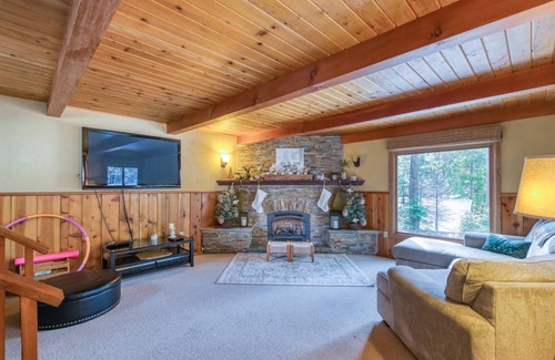 West Village Cabin | 113 m² Cabin ∙ 2 bedrooms ∙ 8 guests